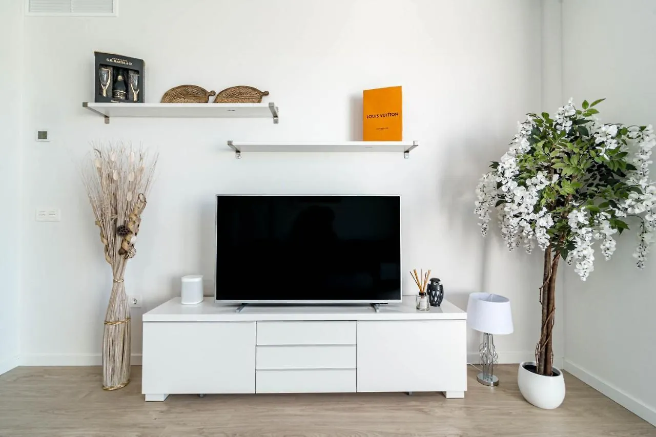 Tranquil Oasis 2 Bedroom Apartment In Nueva Andalucia Close To Centro Plaza Marbella 0*,  Spanien
